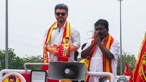 தேர்தல் பரப்புரைக்கு லீவு! விஜய் பொம்மையுடன் வந்த வேட்பாளர்கள்! இட்ஸ் வெரி ராங் ப்ரோ!