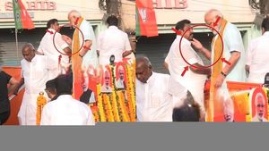 ஜி போதும் இறங்குங்க! ரோடு ஷோ முடிந்தும் கவனிக்காமல் இருந்த எடப்பாடி.. அலர்ட் செய்த மோடி