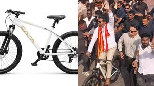 கன்னியாகுமரியில் விஜய் ஓட்டிய சைக்கிள்… விலை இவ்வளவு தானா? அதை வாங்கும் போது நடந்த சம்பவம்