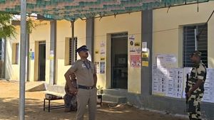 5 மணி நேரம் ஆகியும் நாங்குநேரி பெரும்பத்து கிராமத்தில் யாரும் ஓட்டு போட வரல.. தேர்தல் புறக்கணிப்பு!