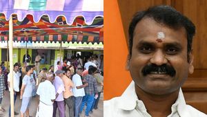 ஓட்டு சதவீதம் பறக்குதே.. மாற்றத்தை நோக்கி பயணிக்கும் மக்கள்! எக்கச்சக்க மகிழ்ச்சியில் எல்.முருகன்! 