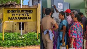மணப்பாறை அருகே ஒரு பூத்தில் வாக்குப் பதிவு 3 மணி நேரத்திற்கு மேலாக நிறுத்தம்! மக்களிடம் பேச்சுவார்த்தை