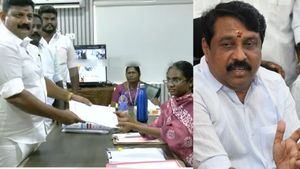 ஊருக்கு முன்பே வேட்புமனு தாக்கல் செய்த தஞ்சை பாஜக நிர்வாகி முரளீதரன்! நயினார் எடுத்த ஆக்ஷன்!