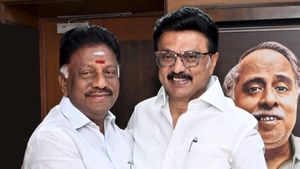 எடப்பாடி பழனிசாமி குறித்து தேனியில் ஸ்டாலின் சொன்ன வார்த்தை.. நெகிழ்ந்த ஓ பன்னீர்செல்வம்