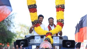தமிழ்நாட்டு அரசியலில் கனவிலும் நினைக்காத மாற்றம்.. ஓபிஎஸ் வீடியோவை பகிர்ந்து திமுகவினர் போஸ்ட்