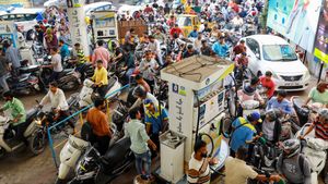 E20 பஞ்சாயத்தே முடியல.. அதற்குள்ள E85? எத்தனால் 85% இருக்கும்! மத்திய அரசால் வாகன ஓட்டிகள் அதிர்ச்சி