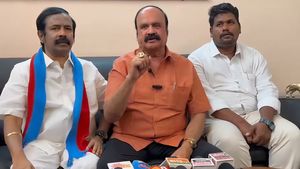 நயன்தாராவையும் பாவாடையும் கேட்பதுதான் தேர்தல் அறிக்கையா.. புகழேந்தி சரமாரி கேள்வி