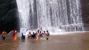 Thalaiyuthu: ஒட்டன்சத்திரம் தலையூத்து அருவிக்கு செல்ல ஏன் தடை? 4 கரூர் இளைஞர்கள் பலியானது எப்படி?