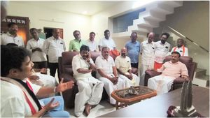 சுந்தர்.சி-க்காக தேர்தல் பணியில் இறங்கிய மன்னன் டீம்! மதுரை மத்தியில் பலன் அளிக்குமா அதிமுக வியூகம்?