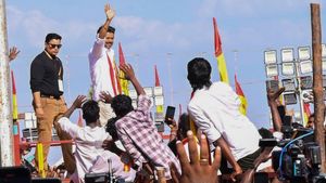 ஒரு நாள் ரெஸ்ட், ஒரு நாள் பிரசாரம்.. திருப்பூரில் நாளை ரோடு ஷோ.. விஜய்  வைத்திருக்கும் சர்ப்ரைஸ்! 