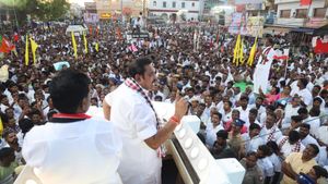 டூவீலரில் மோதிய எடப்பாடி பழனிச்சாமியின் பாதுகாப்பு வாகனம்.. 28 வயது இளைஞர் உயிரிழப்பு.. பெரும் சோகம்