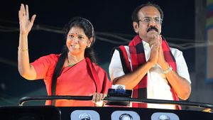 ரூ.8 ஆயிரத்துக்கான கூப்பன் என அறிவித்தது இதற்காகத்தான்.. கனிமொழி பிரசாரம்!