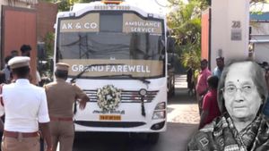 இறுதிச் சடங்குகளை மேற்கொண்ட அஜித் குமாரின் சகோதரர்.. மோகினி மணி உடல் பெசன்ட் நகர் மயானத்தில் தகனம்!