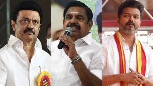 ஒரே கூப்பில் திமுக - அதிமுக.. தமிழக அரசியல் வரலாற்றில் அதிசயம்! ஒட்டுமொத்தமாக கதையை முடித்த விஜய்! 
