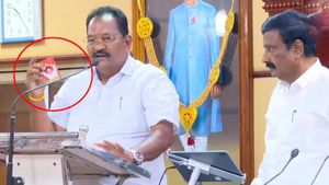 “1009வது கடவுளா?”: முதலமைச்சர் விஜய் படத்தை காட்டிய TVK எம்எல்ஏவை கண்டித்த புதுச்சேரி சபாநாயகர்!