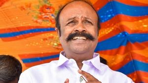 வெறும் 1 ஓட்டு வித்தியாசம்.. திருப்பத்தூர் தொகுதி.. கடைசி சுற்றில் அமைச்சரை வீழ்த்திய தவெக வேட்பாளர்
