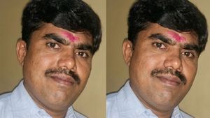 பெங்களூரில் நீதிபதி என்று கூறியவரின் செல்போனில் எல்லாமே அந்த வீடியோக்கள்... சிக்க வைத்த பெண்