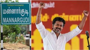 விசிலடிக்க போகும் குக்கர்.. மன்னார்குடியில் பெரிய சம்பவம் லோடிங்! விஜய் குஷி!