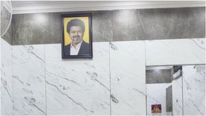 முதல்வர் விஜய் படத்தை மாட்டவிடாமல்.. முரண்டு பிடிக்கும் திமுக மேயர்! கோவையில் சலசலப்பு!