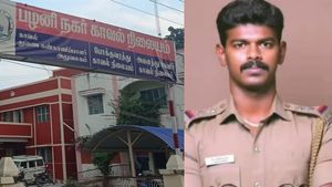 பாதுகாப்பு கேட்டு போலீஸுக்கு போனா..போலீஸ்கிட்ட இருந்தே பாதுகாக்கனும் போல! எக்குத்தப்பு SI-க்கு பாடம்