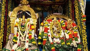 மதுரை மணமணக்குது.. மீனாட்சி சுந்தரேஸ்வரர் வைகாசி வசந்த உற்சவ விழா கோலாகலம்! பக்தர்கள் பரவசம்!