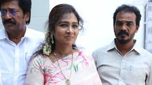 அப்பா விட்டதை பிடிக்கும் மகள்.. மதுரை அரசியலில் கால் பதிக்கும் கயல்விழி அழகிரி! தவெக தான் அடுத்து?