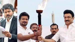 விஜய்யை வளர விடக்கூடாது.. உதயநிதி டீமுக்கு போகும் 