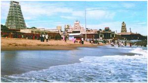  ரூ.100 தரிசன டிக்கெட்டில் கோல்மால்.. திருச்செந்தூர் முருகன் கோயிலில் ரூ.25 லட்சம் மோசடி அம்பலம்!