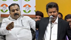 மதுரை, விருதுநகர் மாவட்டங்கள் முக்கியம்.. முதல்வர் விஜய்க்கு மாணிக்கம் தாகூர் வேண்டுகோள்