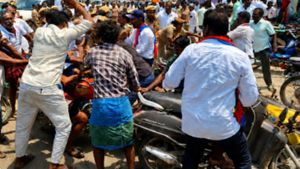  கூட்டணி கட்சிகளுக்குள் வெடித்த கலவரம்: திமுக - விசிக இடையே பயங்கர கல்வீச்சு! தடியடி நடத்திய போலீசார்