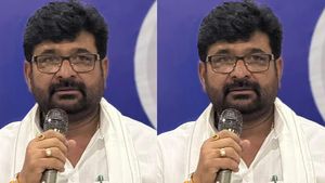 எம்ஜிஆர் போல்.. தொகுதி செல்லாமலே வென்ற கர்நாடகா காங்கிரஸ் எம்எல்ஏ தகுதி நீக்கம்.. போச்சே! என்ன நடந்தது?