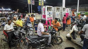 டீசலுக்கு கூடுதலாக ₹13.5 வரி! பெட்ரோலுக்கும் புதிய வரி.. மத்திய அரசு அதிரடி அறிவிப்பு! ஏன் முக்கியம்