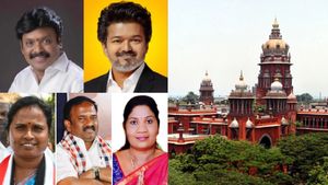 அதிமுக எம்எல்ஏக்கள் 4 பேர் ராஜினாமா.. குதிரை பேரமா? ஐகோர்ட் கேட்ட கேள்வி! தீர்ப்பு ஒத்திவைப்பு