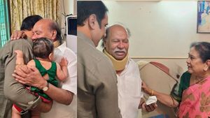 அன்புமணியை ஆரத்தழுவிய ராமதாஸ்.. ஆனந்த கண்ணீர் பின்னால் பாமகவின் பலே அரசியல் கணக்கு