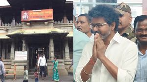 எம்ஜிஆர், ஜெயலலிதா போலவே விஜய்யும்.. கொல்லூர் மூகாம்பிகை கோவிலில் என்ன ஸ்பெஷல்? 