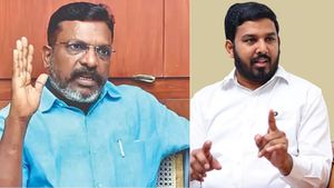 எங்க அண்ணனை நான் தான் செய்வேன்.. திருமாவுக்கு கல்தா கொடுக்கும் சிறுத்தை குட்டி! திமுகவில் ஐக்கியம்? 