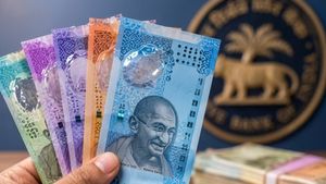 ஜூன் 30 முதல் காகித நோட்டுகள் செல்லாதா? ரூ.700 பிளாஸ்டிக் கரன்சி வதந்தி.. ரிசர்வ் வங்கி சொல்வது என்ன