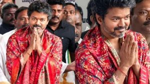 ஆல் ஏரியாலயும் அய்யா கில்லி.. கர்நாடகாவை அதிர வைத்த விஜய் பயணம்! தேசிய அரசியலுக்கு தொடக்கப் புள்ளி? 