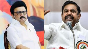 பெரிய தலக்கட்டு..திமுகவுக்கு தாவும் மூவரணி! வேதனையில் எடப்பாடி! சைக்கிள் கேப்பில் புகுந்த அறிவாலயம்! 