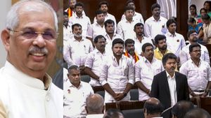முதலில் தமிழ்த்தாய் வாழ்த்து.. 2வது தேசிய கீதத்துடன் தொடங்கியது தமிழக சட்டமன்ற கூட்டம்!