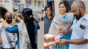 சேலத்தில் விசிக பிரமுகருக்கு 20 பவுன் தங்க மாலை.. மனைவியான பெண் போலீஸ் ஏட்டு சர்ப்ரைஸ்