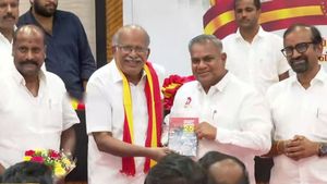 “மோசடி பேர்வழிகளுக்கு ஆதரவாக செயல்பட்டவர்” - தவெகவில் சேர்ந்த சி.மகேந்திரன் மீது CPI கடும் விமர்சனம்