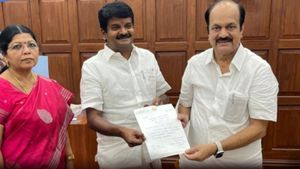 அதிமுகவில் உடைந்த அடுத்த செங்கல்.. சனிக்கிழமை பனையூரில் மெயின் புள்ளி! இவரா? பரபர புதுக்கோட்டை! 