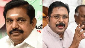 அதிமுக உடன் இணைகிறதா அமமுக? காட்டுத்தீயாகப் பரவும் தகவலுக்கு டிடிவி தினகரன் விளக்கம்!
