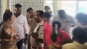 கும்மிடிப்பூண்டி சிறுமியின் பெற்றோரை மிரட்டினாரா தவெக எம்எல்ஏ விஜயகுமார்? மாதர் சங்கத்தினர் புகார்
