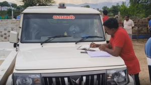 ராசிபுரம் அருகே துப்பாக்கி முனையில் கொள்ளையடிக்கப்பட்ட சம்பவம்..  நகைகளுடன் 2 பேர் கைது!