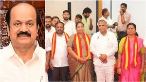“ஏன் நடவடிக்கை எடுக்க கூடாது?” ராஜினாமா செய்த 4 அதிமுக எம்எல்ஏக்களுக்கு சபாநாயகர் நோட்டீஸ்