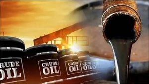 காலையில் குறைந்து.. மாலையில் எகிறிய கச்சா எண்ணெய் விலை! அடங்காத அமெரிக்கா!