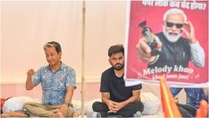 கரப்பான் பூச்சி கட்சி போராட்டம்.. ஜந்தர் மந்தரில் குடிநீர் கட்! அடக்க முயற்சிக்கும் டெல்லி போலீஸ்