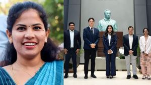 வெளிநாடு போயிருக்கதே 'ரீல்ஸ்' பார்த்துதான் தெரியுது.. அமைச்சர் கீர்த்தனாவை கலாய்த்த மேயர் பிரியா! 